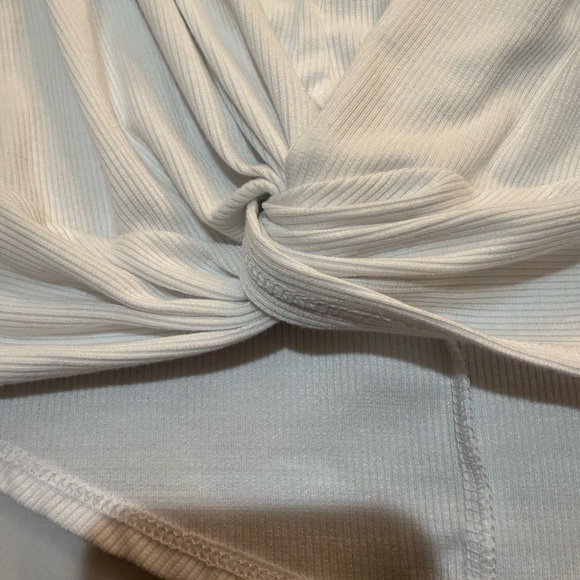 All in motion White Long sleeved Tee with Knot Detail NWT Size Small - Picture 4 of 7